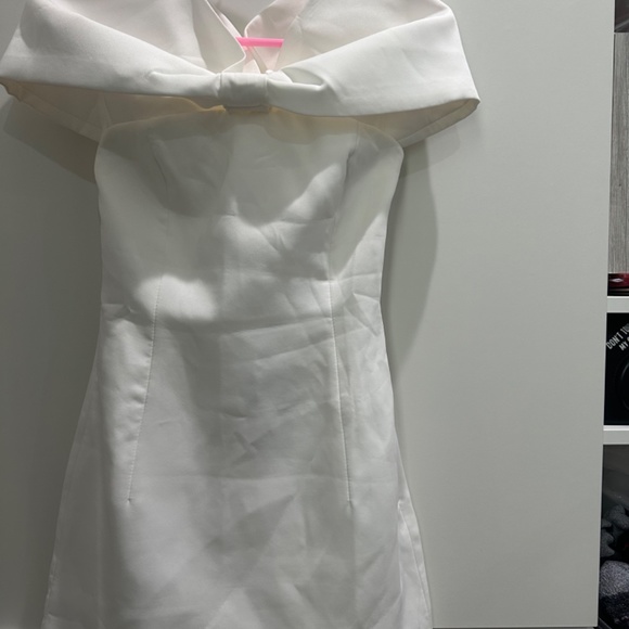 GWYNETH Off Shoulder Bow Mini Dress - White - Picture 8 of 10